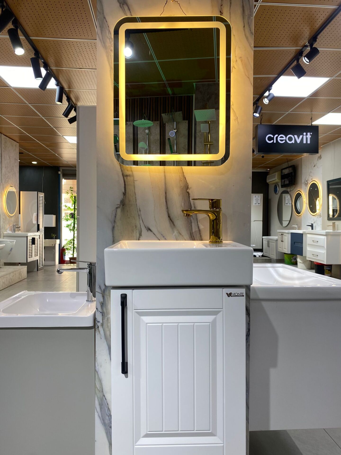 40x30 Zenith Beyaz Lake Hilton Lavabolu Dokunmatik Led Aynalı